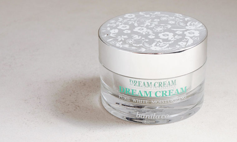 Banila Co’s White Wedding Dream Cream is a multitasking makeup-booster infused with light-reflecting pigments