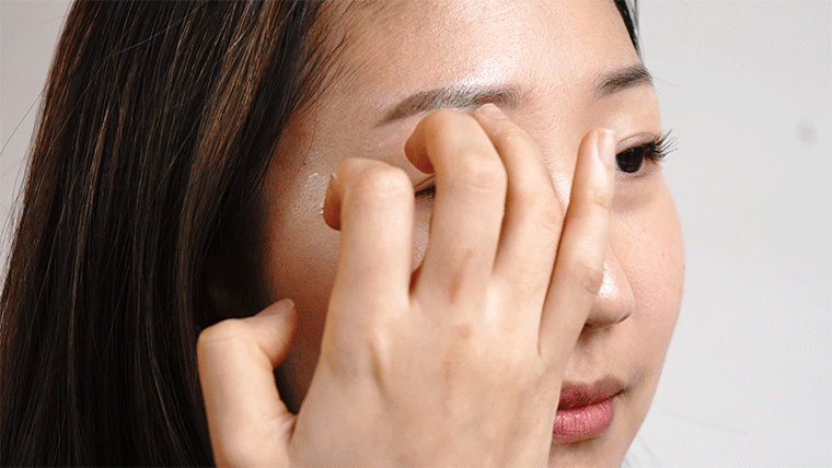 How to Apply Eye Cream the Right Way-In GIFs